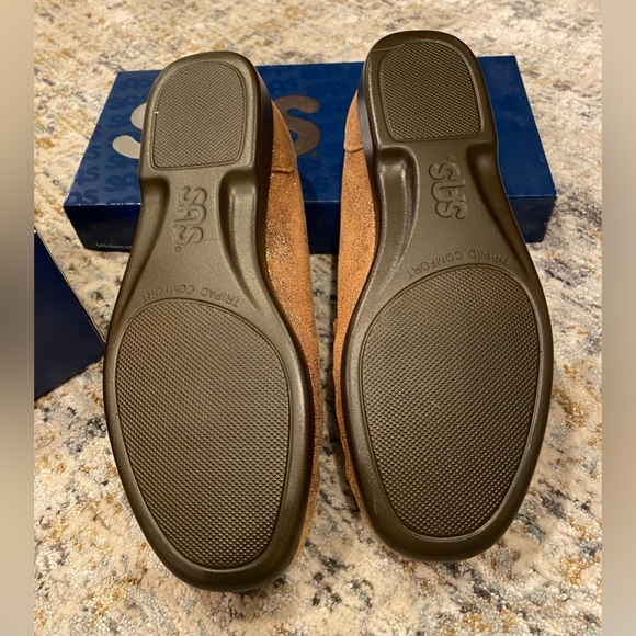 NIB:  SAS "Simplify" Loafers - Picture 2 of 6